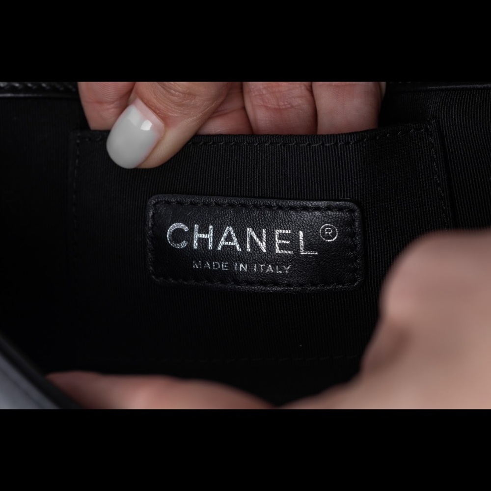 ❌❌sold❌❌CHANEL Black Plexi & Crystals Boy Brick - Picture 9 of 11